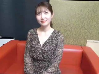 D罩杯美乳小少婦膚白人騷，尤物巧遇打樁機激情啪啪，乳浪翻滾浪叫震天…